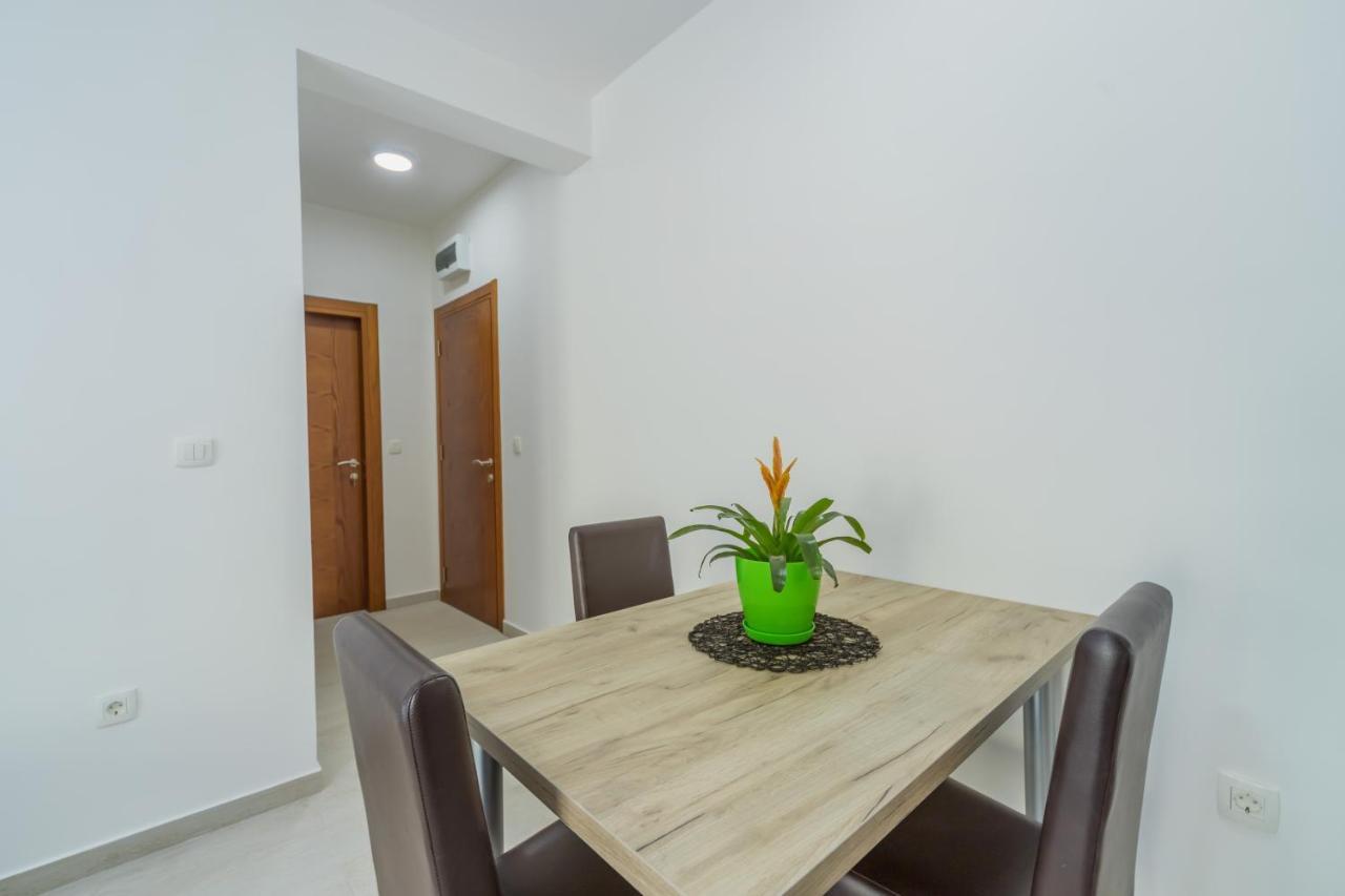 Grejm Lux Family Apartments Petrovac na moru Exterior foto